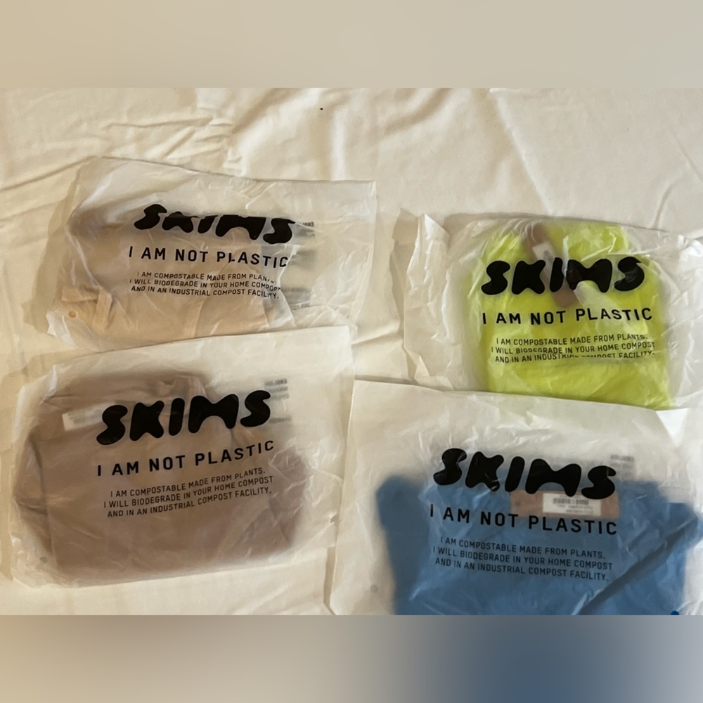 Skims NWT bundle. Fits Everybody Full Brief size large.